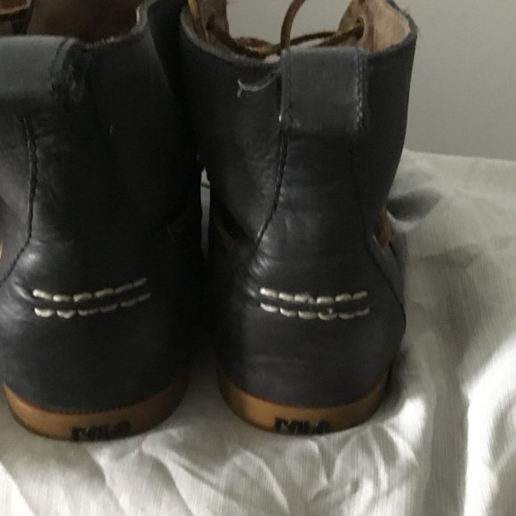 Shoes - Picture 2 of 4